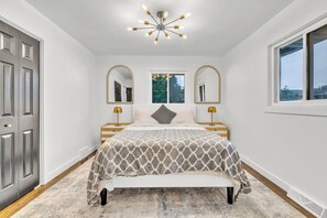 5 chambres, fer et planche à repasser, lit de bébé portatif, Wi-Fi