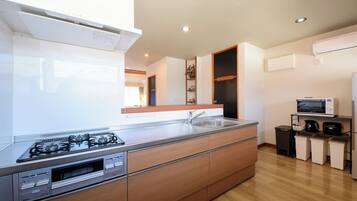 Maison mitoyenne, balcon | Cuisine privée