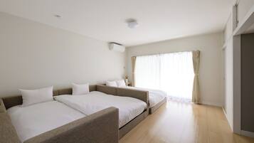 Basic Townhome, Balcony