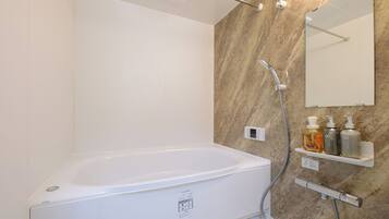 Basic Townhome, Balcony | Bathroom | Eco-friendly toiletries, slippers, bidet