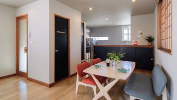 Basic Townhome, Balcony | In-room dining