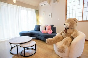 Basic Townhome, Balcony | Living room