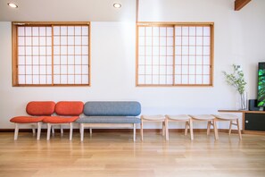 Nhà liên kế cơ bản, ban công | Khu vực ăn uống tại phòng