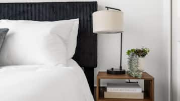 Iron/ironing board, bed sheets