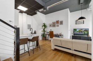Interior - Modern Loft in Vibrant Downtown Royal Oak - Just a Block Away! (Royal Oak)