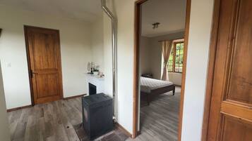 Strykejern/-brett, sengetøy og rullestolvennlig