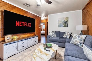 Smart TV - Tampa Retreat with outdoor relaxation (Tampa)