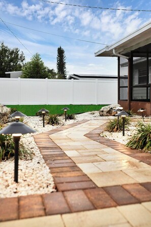 Property grounds - Tampa Retreat with outdoor relaxation (Tampa)