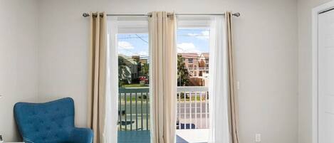 2 habitaciones, escritorio, tabla de planchar con plancha y wifi