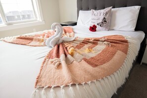 5 bedrooms, iron/ironing board, WiFi, bed sheets