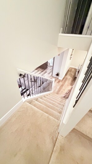 Interior - Spacious 5-Bed Retreat • Family-Ready • Sleeps 12 (Edmonton)