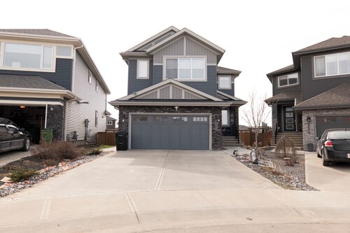 Spacious 5-Bed Retreat • Family-Ready • Sleeps 12