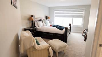 5 bedrooms, iron/ironing board, WiFi, bed sheets