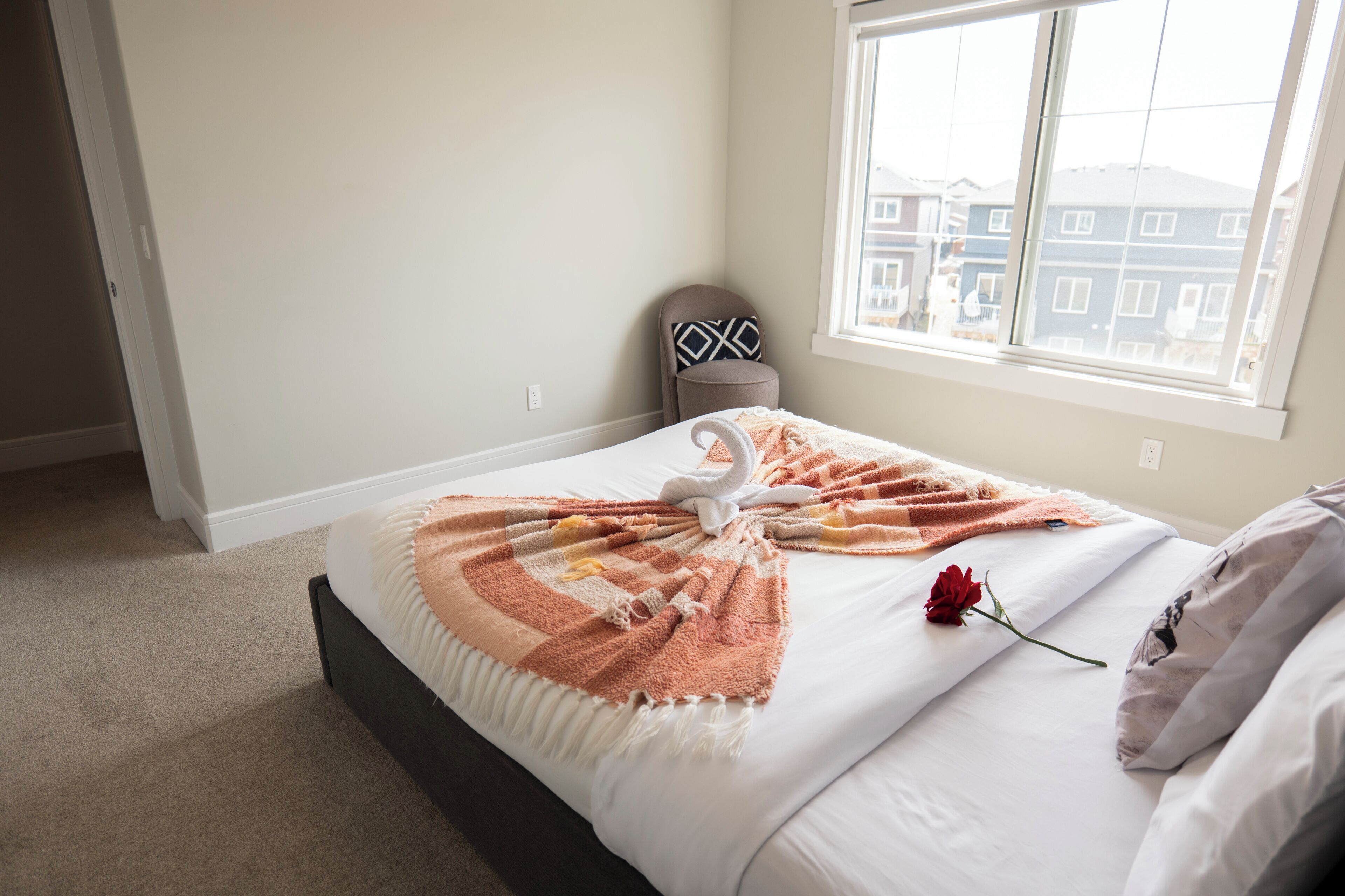 5 bedrooms, iron/ironing board, WiFi, bed sheets