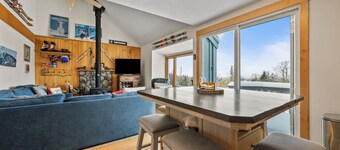 White Birch 58 - Ski in/out Condo, Pet friendly!