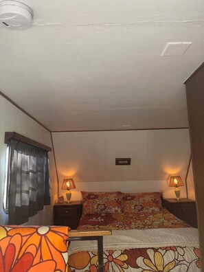 Room - Flowered Goat Peaceful 1-bedroom recreational vehicle in charming Warner Springs (Warner Springs)