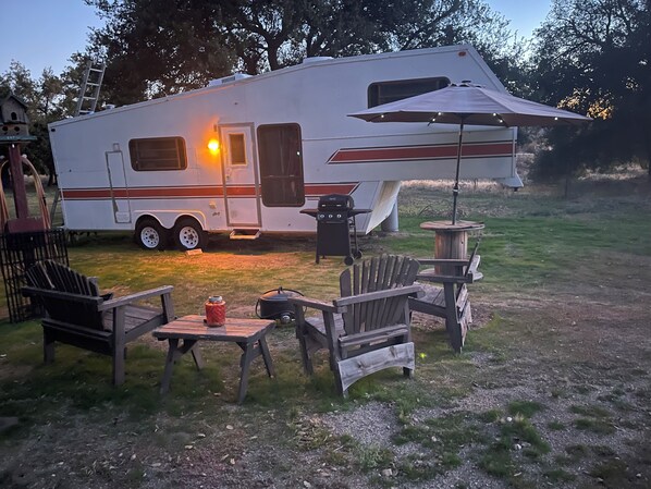 Terrace/patio - Flowered Goat Peaceful 1-bedroom recreational vehicle in charming Warner Springs (Warner Springs)