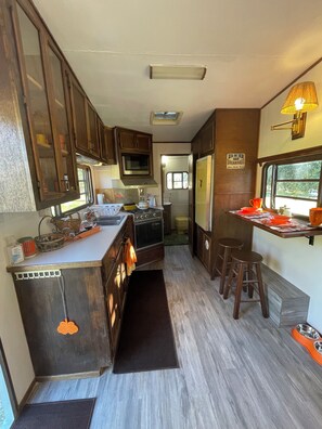 Private kitchen - Flowered Goat Peaceful 1-bedroom recreational vehicle in charming Warner Springs (Warner Springs)