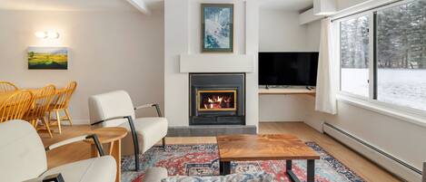 Smart TV, fireplace