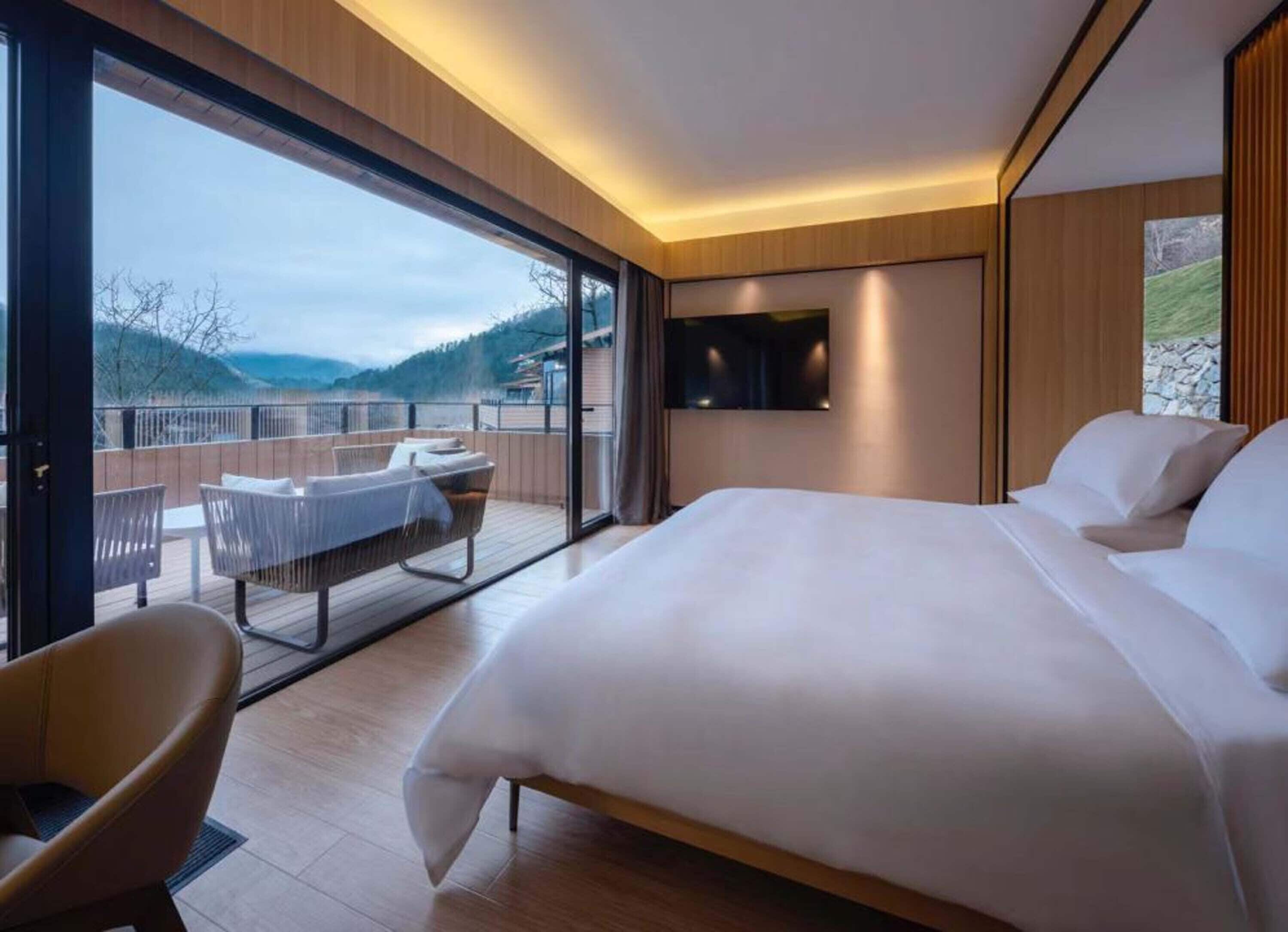 Minibar, bureau, espace de travail pour ordinateur portable