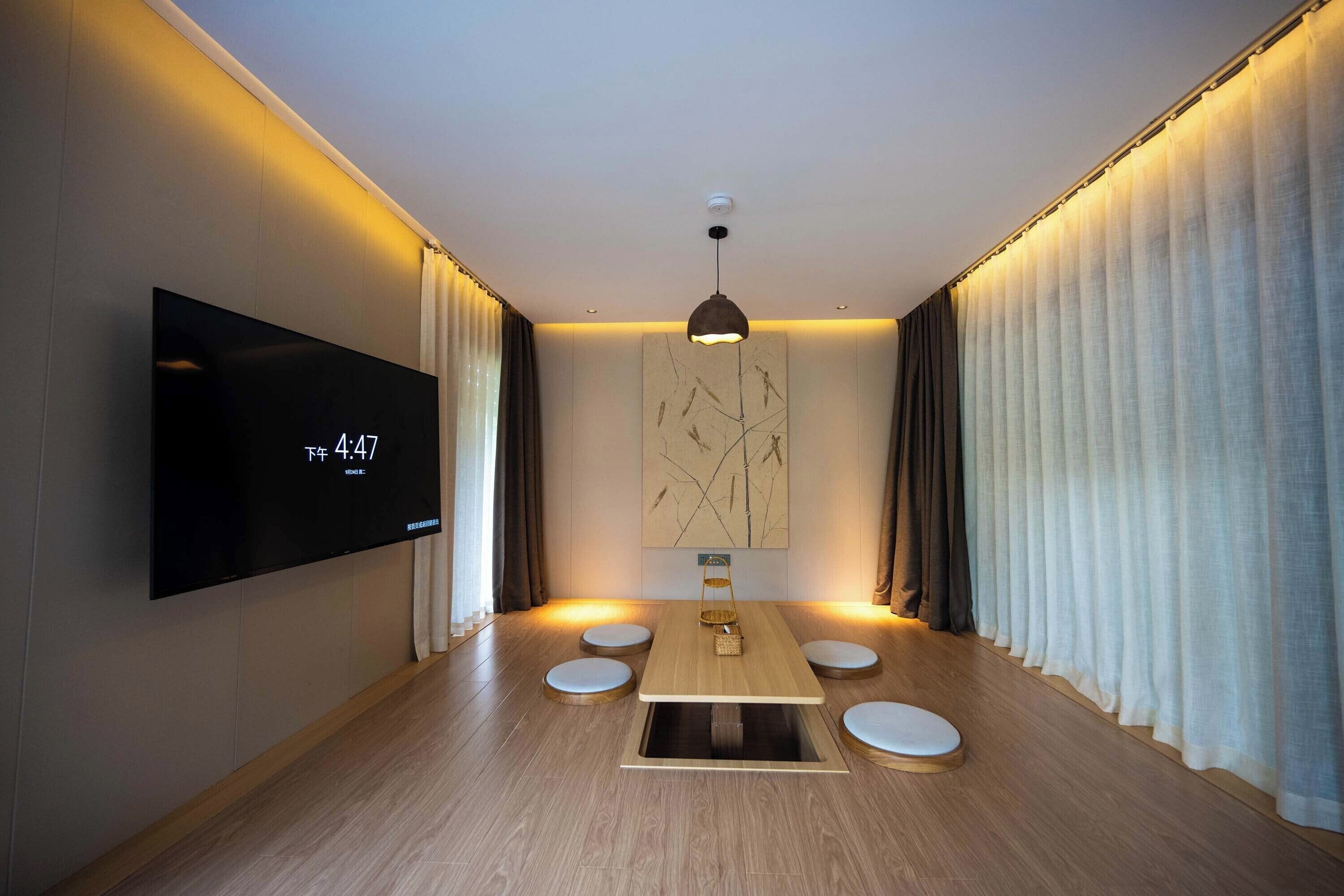 Minibar, bureau, espace de travail pour ordinateur portable