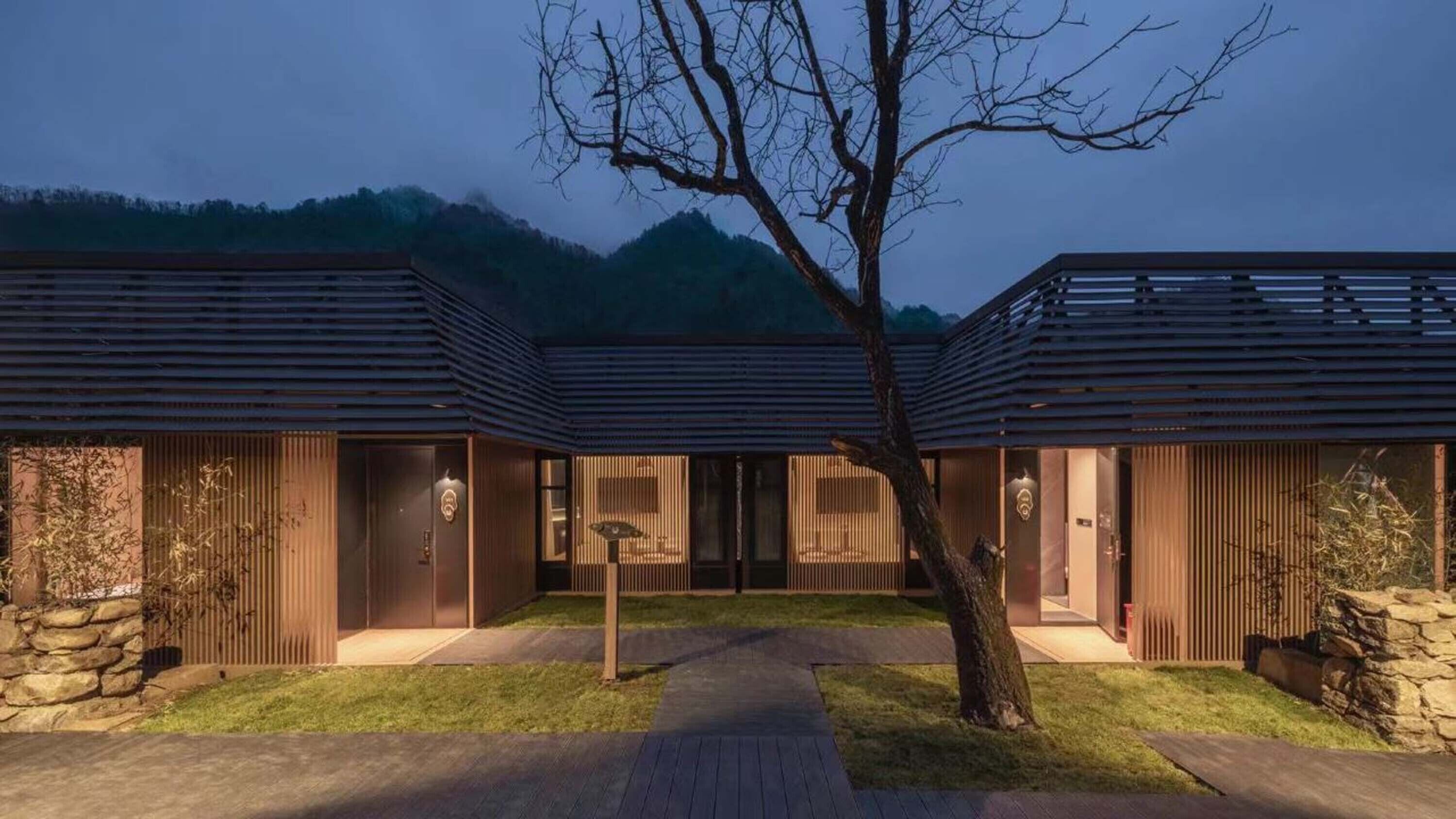 家庭套房, 山景 | 迷你吧、办公桌、笔记本电脑工作区、遮光窗帘