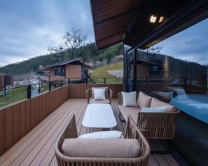 Superior-Doppelzimmer, Hügelblick | Minibar, Schreibtisch, laptopgeeigneter Arbeitsplatz