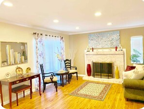 Interior - Gorgeous 3-bedroom house in delightful Carson neighborhood perfect for families (Carson)