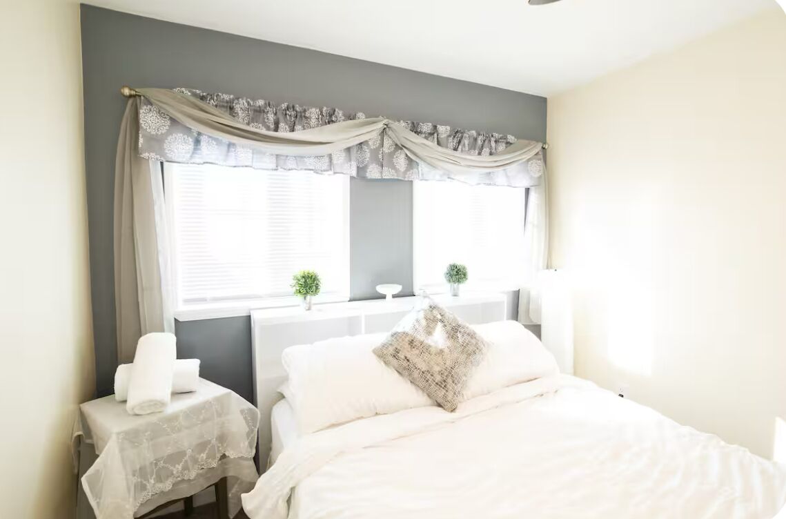 3 habitaciones, tabla de planchar con plancha, wifi y ropa de cama 