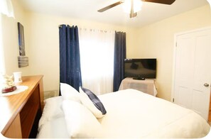 3 bedrooms, iron/ironing board, WiFi, bed sheets - Gorgeous 3-bedroom house in delightful Carson neighborhood perfect for families (Carson)