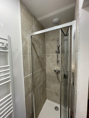 Hair dryer, towels, soap, toilet paper - Le petit cosy (Saint-Paul-Trois-Châteaux)
