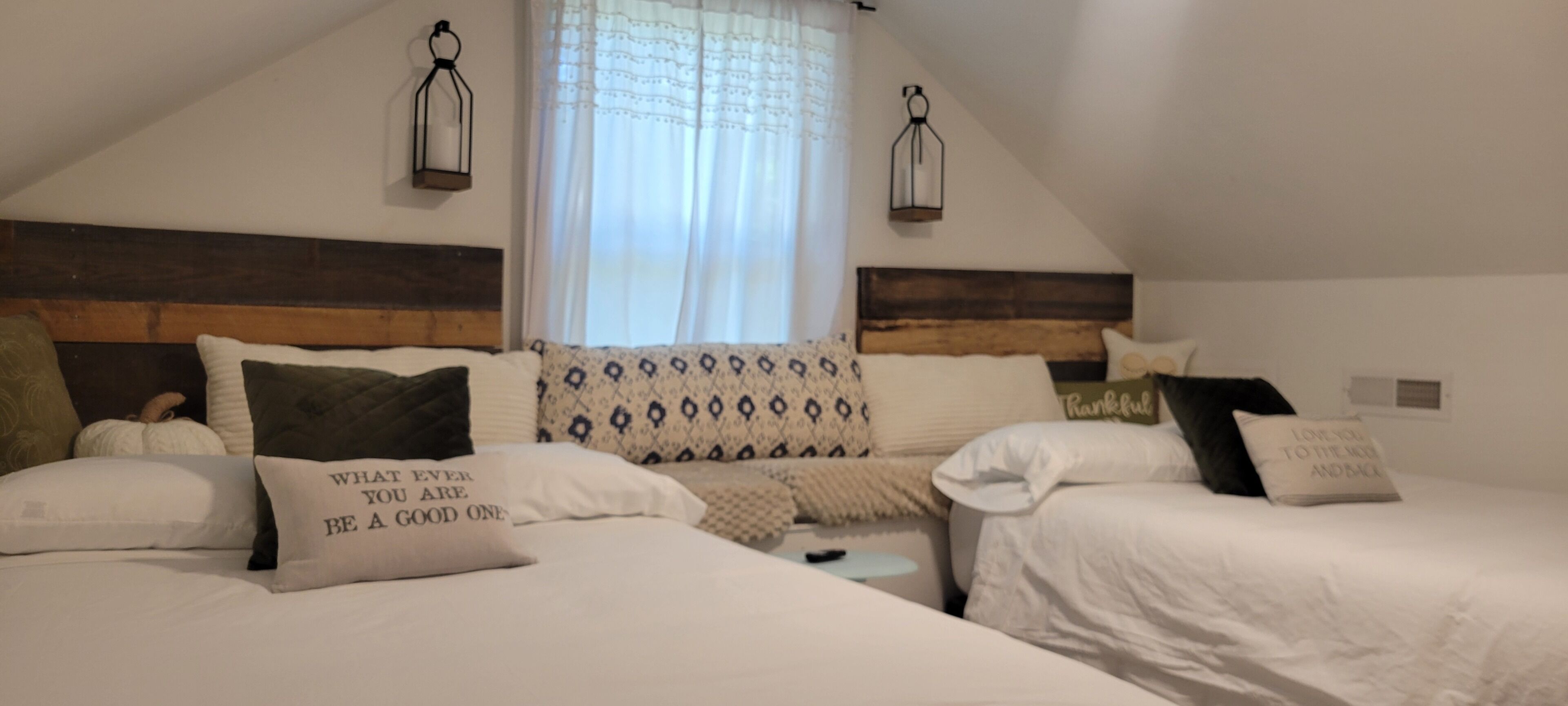 3 slaapkamers, een strijkplank/strijkijzer, gratis wifi, beddengoed