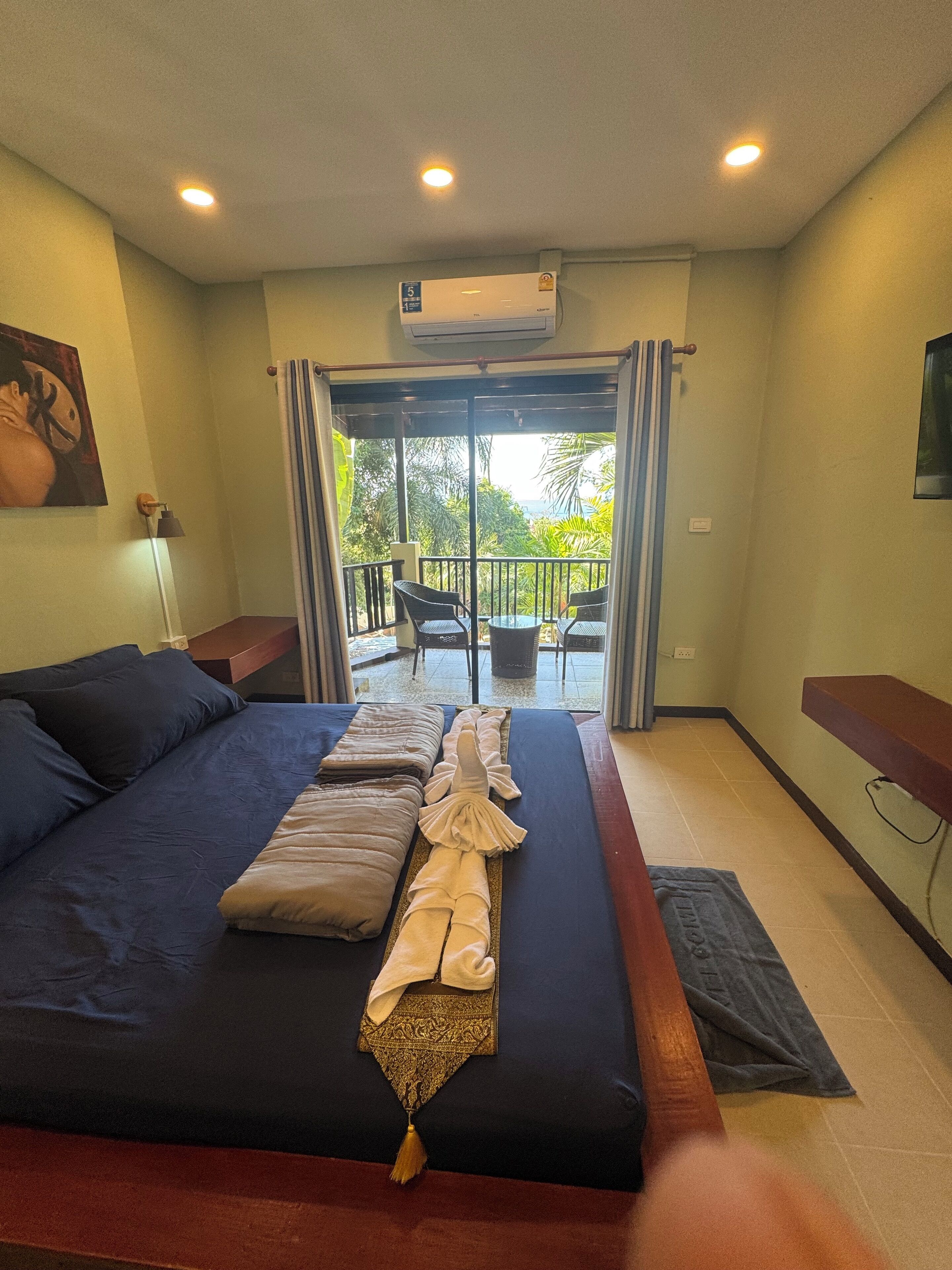 In-room safe, desk, blackout curtains, free WiFi