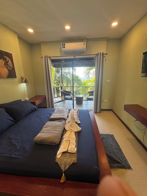 公寓, 露台, 海景 | 房內夾萬、書桌、遮光窗簾/窗簾、免費 Wi-Fi