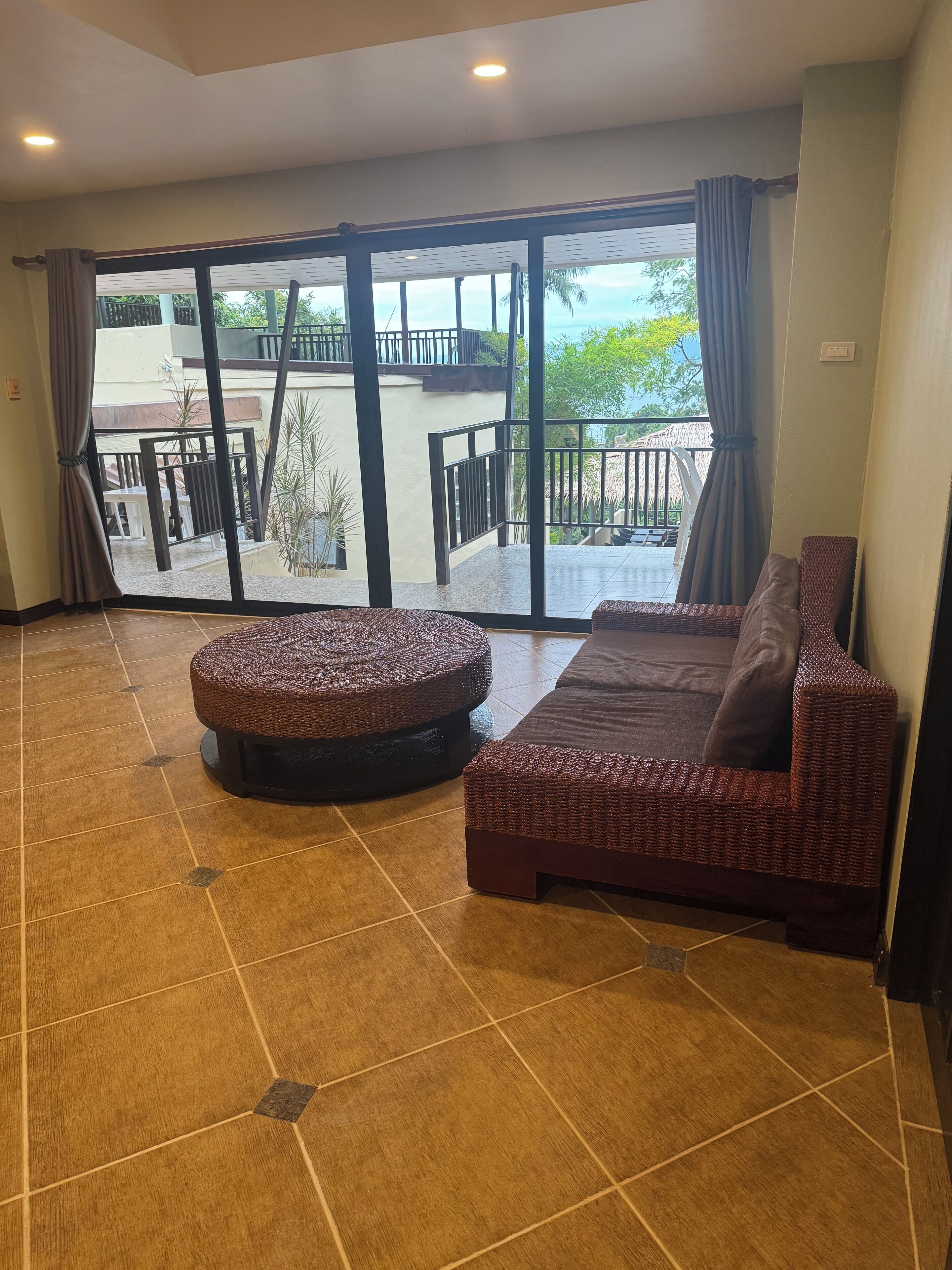 อพาร์ทเมนท์, 2 ห้องนอน, ห้องครัวขนาดเล็ก, วิวทะเล | บริเวณนั่งเล่น | ทีวีจอแบน 32 นิ้ว พร้อมช่องดิจิตอล, Netflix, บริการสตรีมมิ่ง