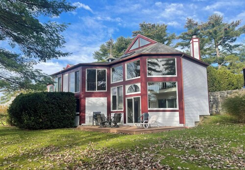 Lots of snow! Ski, snowshoe/ heated pool
- fabulous in beautiful Stockbridge