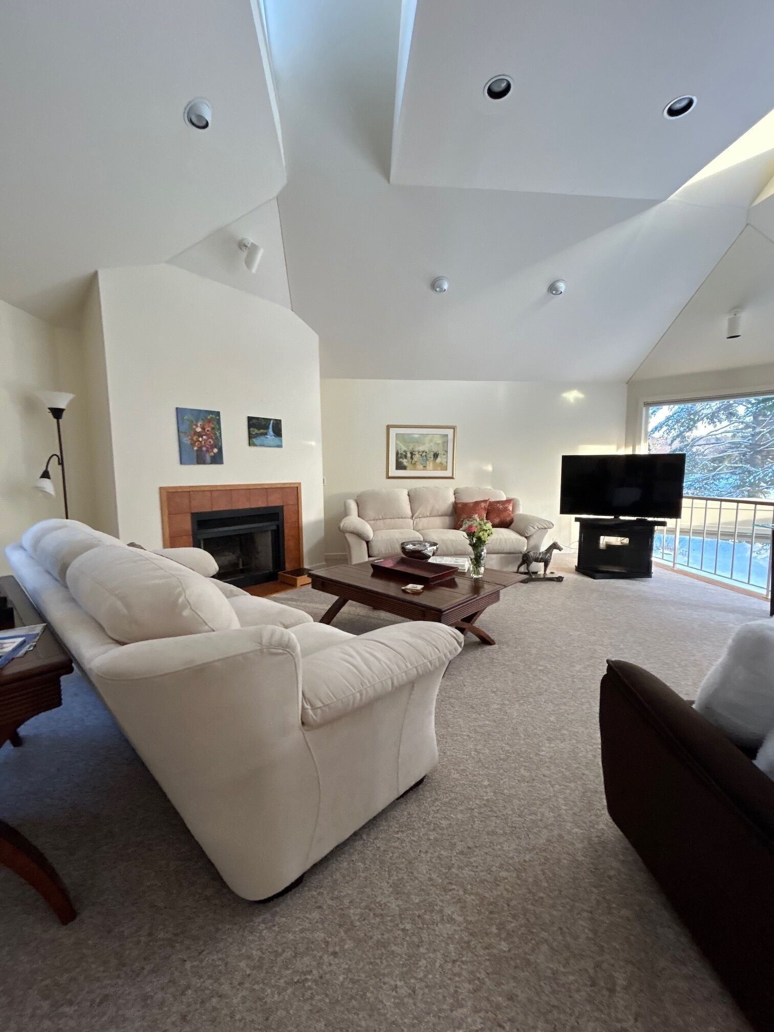 Télévision, cheminée