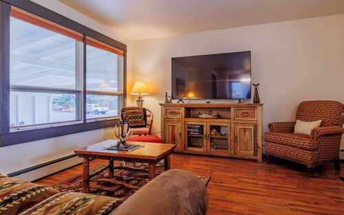 Corner Cottage- Pet Friendly, close to Downtown Cody