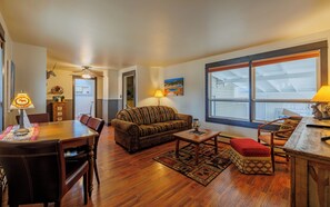 Smart TV - Corner Cottage- Pet Friendly, close to Downtown Cody (Cody)