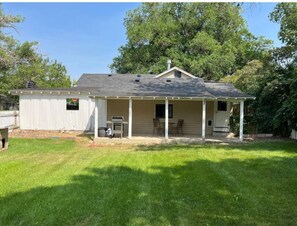 Exterior - Corner Cottage- Pet Friendly, close to Downtown Cody (Cody)