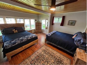 2 bedrooms, iron/ironing board, WiFi, bed sheets - Corner Cottage- Pet Friendly, close to Downtown Cody (Cody)