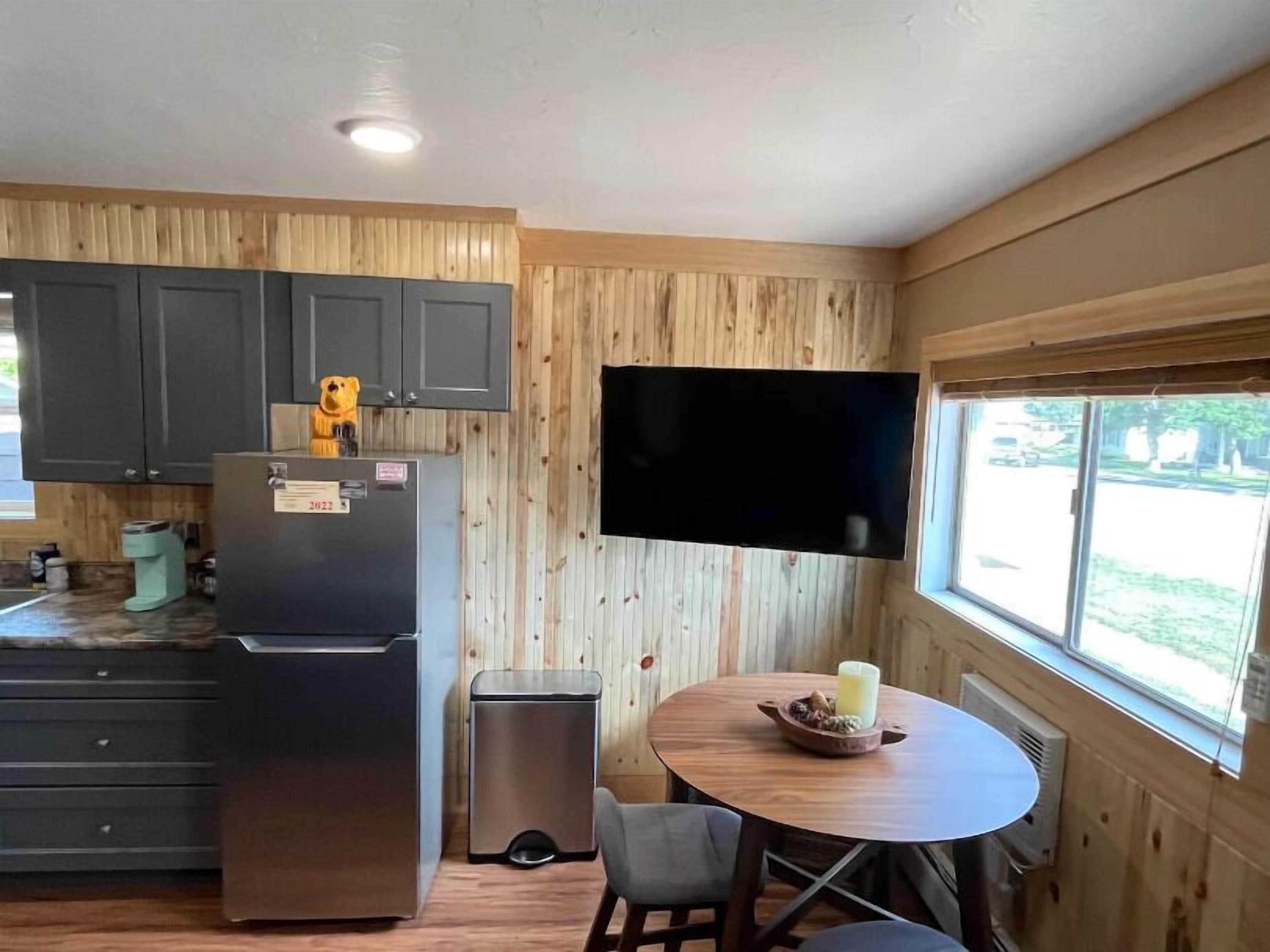 Fridge, microwave, coffee/tea maker, toaster