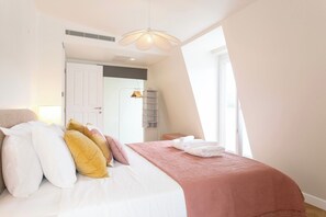 2 slaapkamers, een strijkplank/strijkijzer, reisbedje, wifi