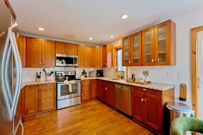 Micro-ondes, four, plaque de cuisson, lave-vaisselle