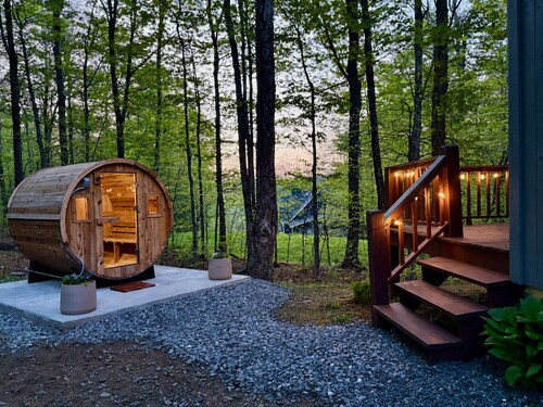 Father's Day Special-Game Room, Barrel Sauna, Hot Tub, Fire Pit, Dogs Welcome!