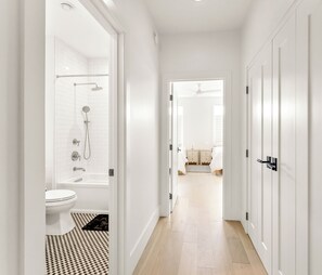 Shower - Luxury Living in downtown Grand Haven - Rooftop Deck (Grand Haven)