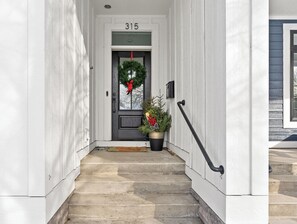 Exterior detail - Luxury Living in downtown Grand Haven - Rooftop Deck (Grand Haven)