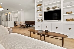 TV, offices, computer monitors - Luxury Living in downtown Grand Haven - Rooftop Deck (Grand Haven)