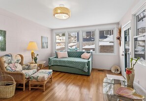 TV, foosball, books - Views of Lake Michigan - Pet friendly rental - Walking distance to beach (Grand Haven)
