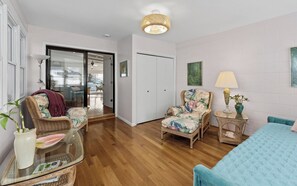 WiFi (無料)、ベッドシーツ